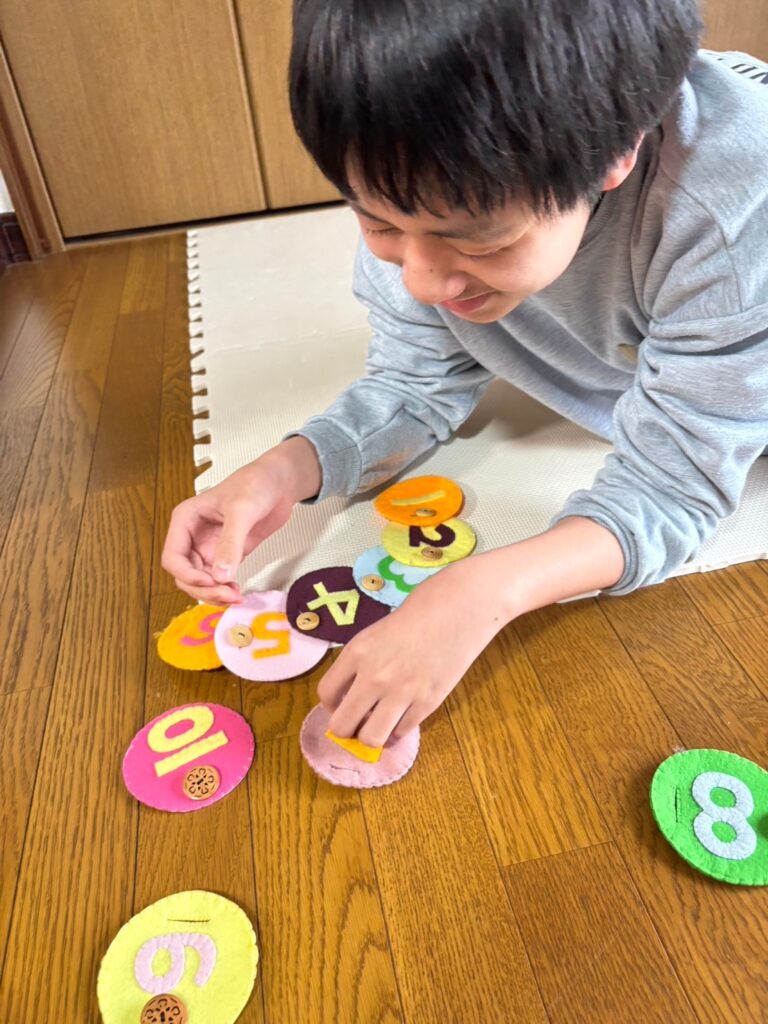 放課後等デイサービス　ずっと　作業